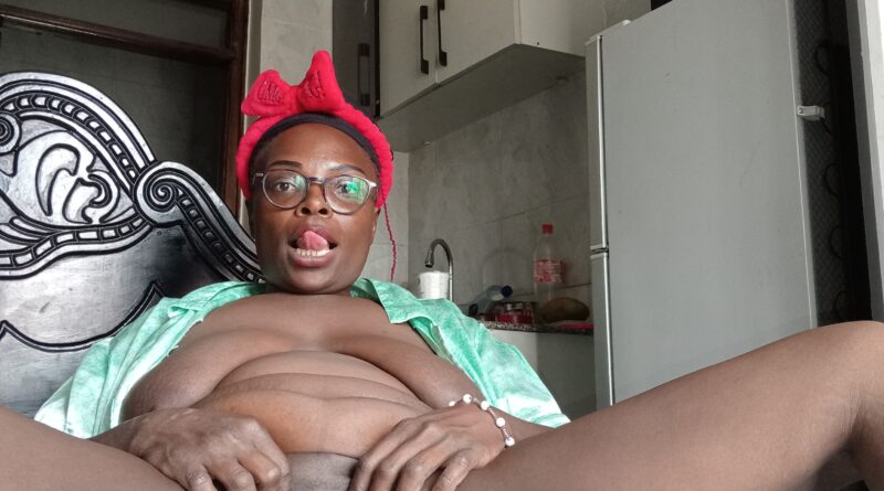 ebony camgirl beverlyroxyy amstelveen